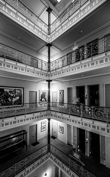 Architectural elegance - perspectives in the stairwell by Karsten Rahn