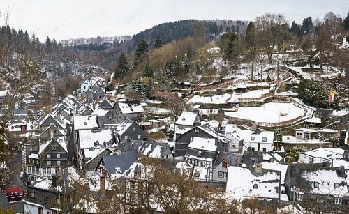 Winter in het historische dorpje Monschau in de Duitse Eifel