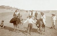 Donkey riding on the beach in Zandvoort, Knackstedt & Näther, 1900 - 1905 by Het Archief thumbnail