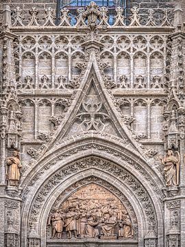 Portaal van de kathedraal van de Spaanse stad Sevilla van Harrie Muis