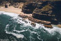 Drone shot van de Zuid Afrikaanse kustlijn bij Kaap de Goede Hoop