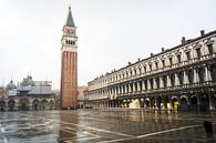 Piazza San Marco in Venetië van Michel van Kooten thumbnail