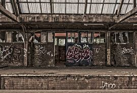 Sliding doors with graffiti by Ans Bastiaanssen