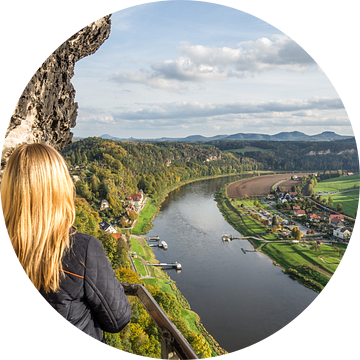 Uitzicht op Rathen vanaf de Bastei in het Elbezandsteengebergte van Animaflora PicsStock