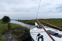 Ship in the harbor of Battenoord.
