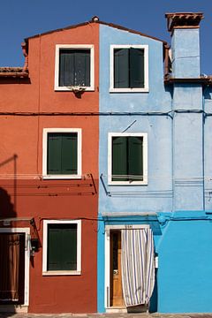 Gekleurde huizen in Burano (18) van Jolanda van Eek en Ron de Jong