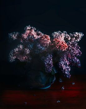 Fliederstrauß in Vintage-Vase, Stillleben