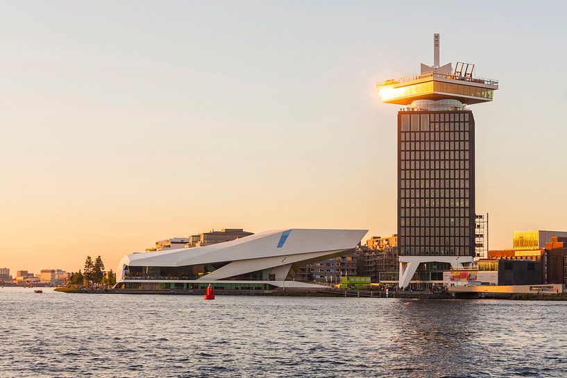 Het EYE-filminstituut en de A'Damwacht in Amsterdam van Werner Dieterich