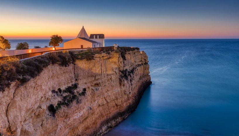 Chapelle sur la côte de l'Algarve par Adelheid Smitt
