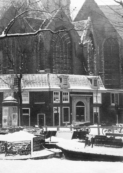 Amsterdam Oudekerksplein, 1941 van Ton de Zwart