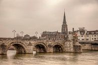 Uitzicht op de Maas bij Maastricht met op de achtergrond de Sint Servaasbrug  by John Kreukniet thumbnail