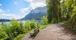 loopbrug rond de Eibsee, Beierse toeristenoord, Zugspitze van SusaZoom