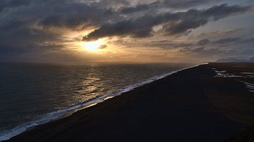 Zonsondergang boven Zuid IJsland van Timon Schneider