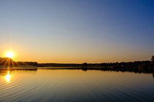 Sonne über dem See