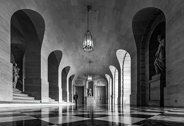 Roaming the halls of Versailles in zwart-wit