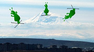 Skiing the black slopes of Mount Ararat. van Grüntyers .