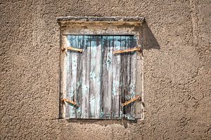 Vieux cadre de fenêtre en Grèce sur Art By Dominic