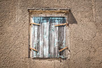 Vieux cadre de fenêtre en Grèce