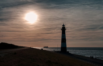 Leuchtturm Nieuwe Sluis bei Breskens im Abendlicht