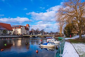 Alter Strom in Warnemünde im Winter