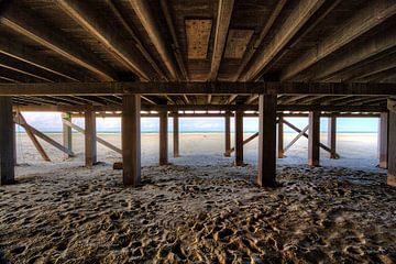 Onder het Strandpaviljoen van Tony Unitly