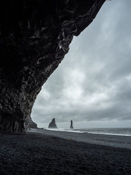 Reynisdrangar rocks on a grey day near Vík, Iceland by Teun Janssen