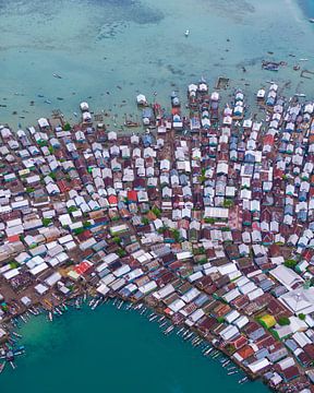 Floating Fishing Village in Indonesia from the Air von Ewold Kooistra