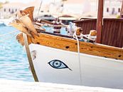 Griekse vissersboot met geluksoog von Victor van Dijk Miniaturansicht