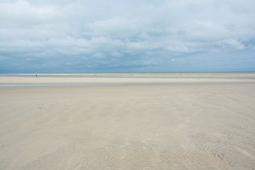Une bouffée d'air frais sur la plage sur Marian Sintemaartensdijk