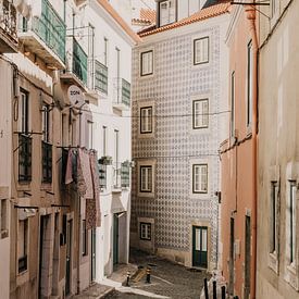 Des rues pleines d'ambiance à Lisbonne, au Portugal sur Manon Visser
