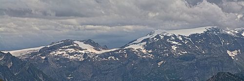 Panorama van bergen met Gletsjes in de Franse alpen