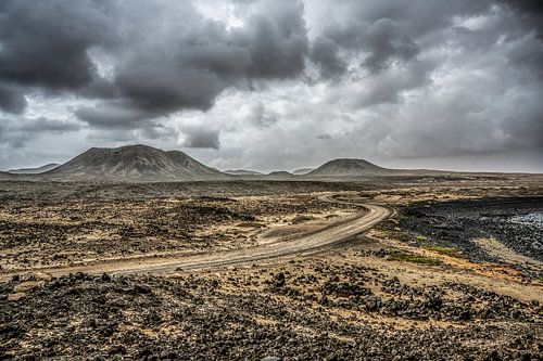 Maanlandschap op Fuerteventura van Marcel van Berkel