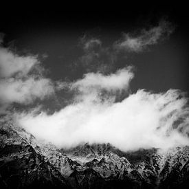Wolken over de berg van Jasper H