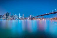 NYC: Brooklyn Bridge bei Nacht von Tom Roeleveld Miniaturansicht