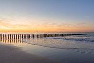 Ein stimmungsvoller Sonnenuntergang am Strand von Cadzand-Bad von John van de Gazelle fotografie Miniaturansicht