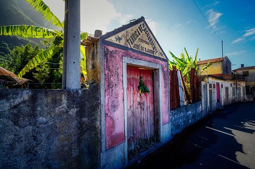 Oude verlaten fabriek uit 1905 (Madeira) sur Loris Photography
