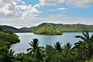 Busuanga-Lagune umgeben von grünen Hügeln