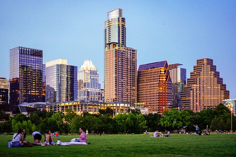 Austin by Hello Pompoyo