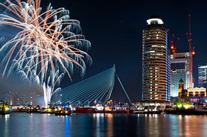 Mehr Feuerwerk! Rotterdam / Erasmusbrücke / Kop van Zuid von Rob de Voogd / zzapback