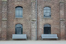 bankjes op schoolplein