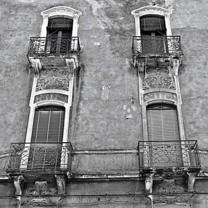 Barocke, sizilianische Fensterfront im historischen Stadtkern Catanias