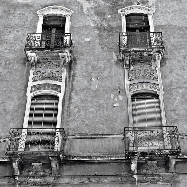 Barocke, sizilianische Fensterfront im historischen Stadtkern Catanias von Silva Wischeropp