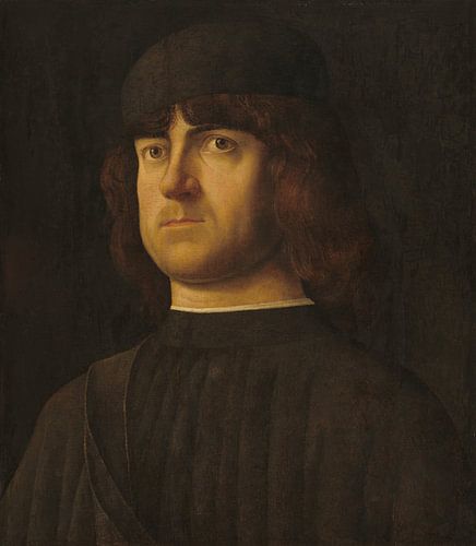 Portret van een man (ca. 1495) door Alvise Vivarini.  Retro schilderij in bruin, beige, zwart