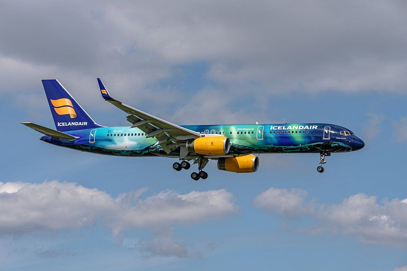 Icelandair Boeing 757 with Hekla Aurora livery. by Jaap van den Berg