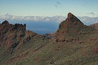 Paysage rocheux volcanique - vue sur l'Atlantique depuis les Canaries