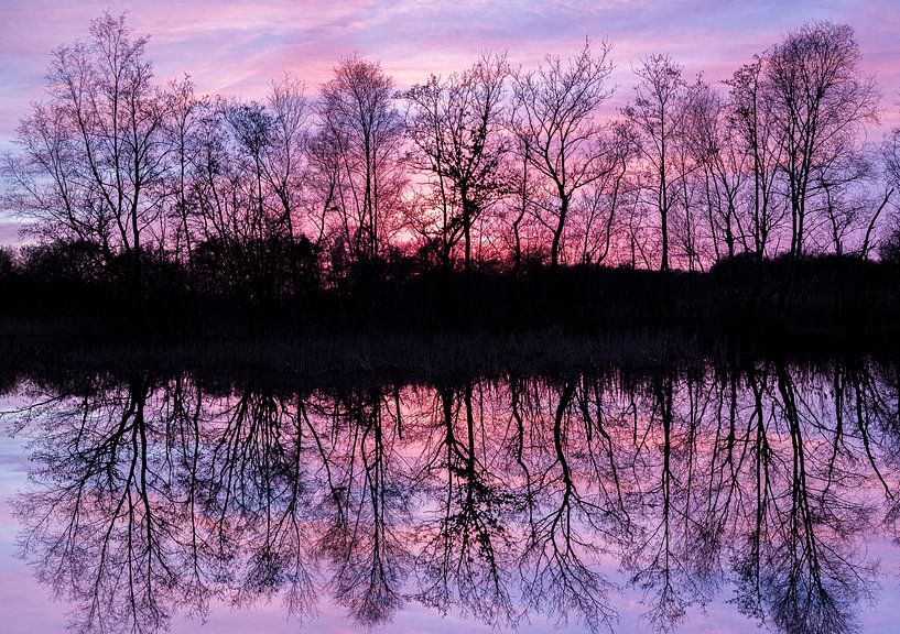 Zonsondergang Elsburger Onland Groningen (Nederland) van Marcel Kerdijk