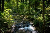 Stromend water