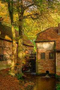 Wassermühle und Mosbeek-Bach an einem schönen Herbsttag