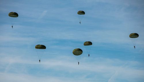 The airborne commemorations on Ginkel Heath with para drops