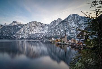 Hallstatt in Oostenrijk met de Alpen op de achtergrond van Patrick Groß